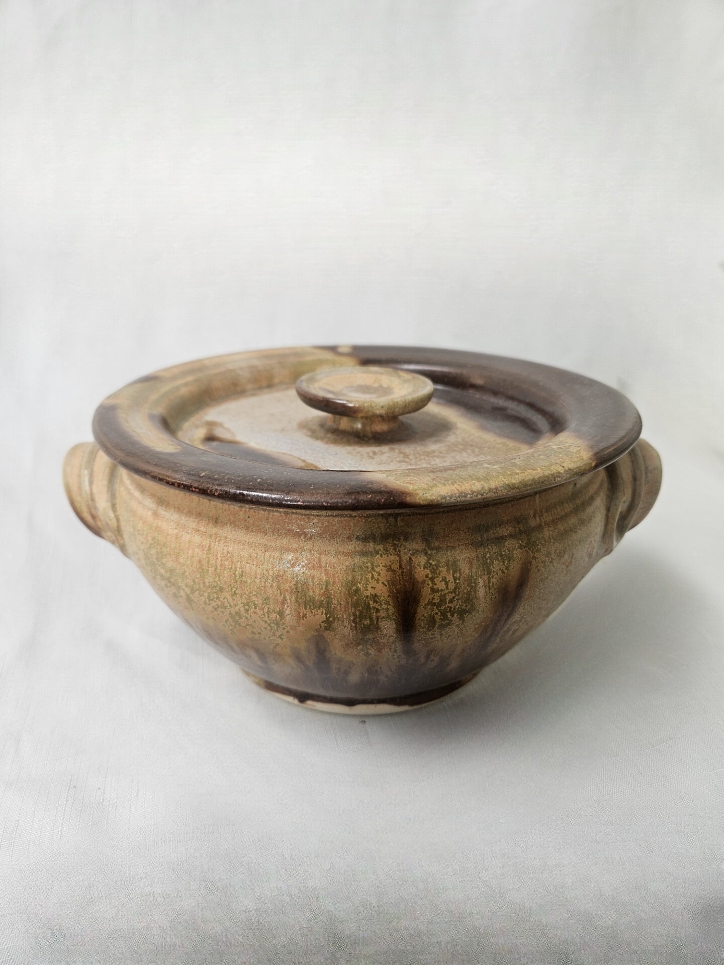 B83 - Golden Casserole Dish