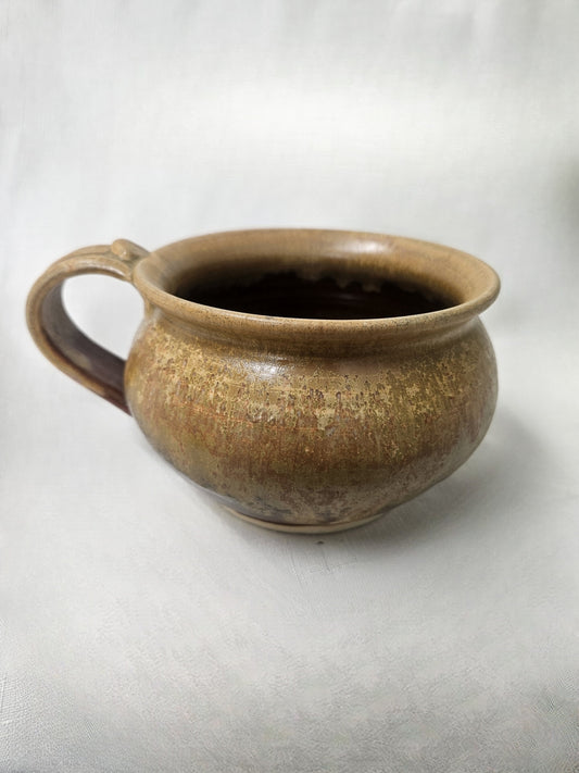 B69 - Large Golden Bowl with Handle