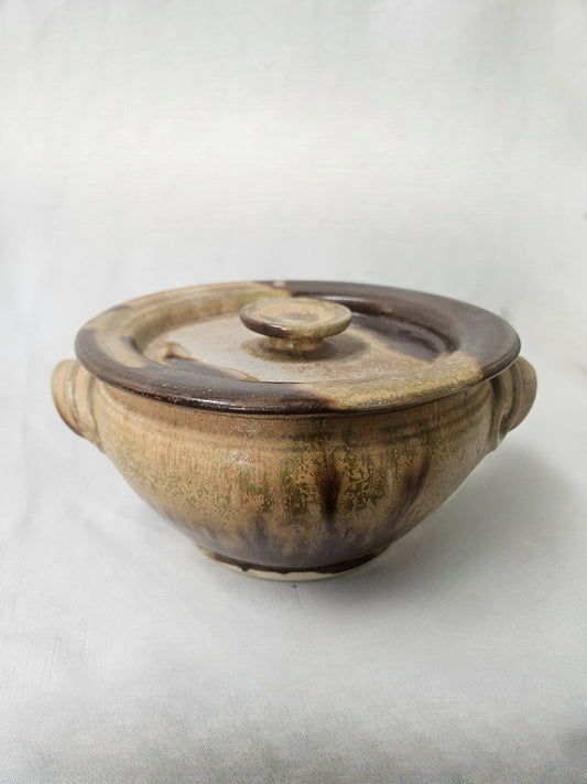 B83 - Golden Casserole Dish