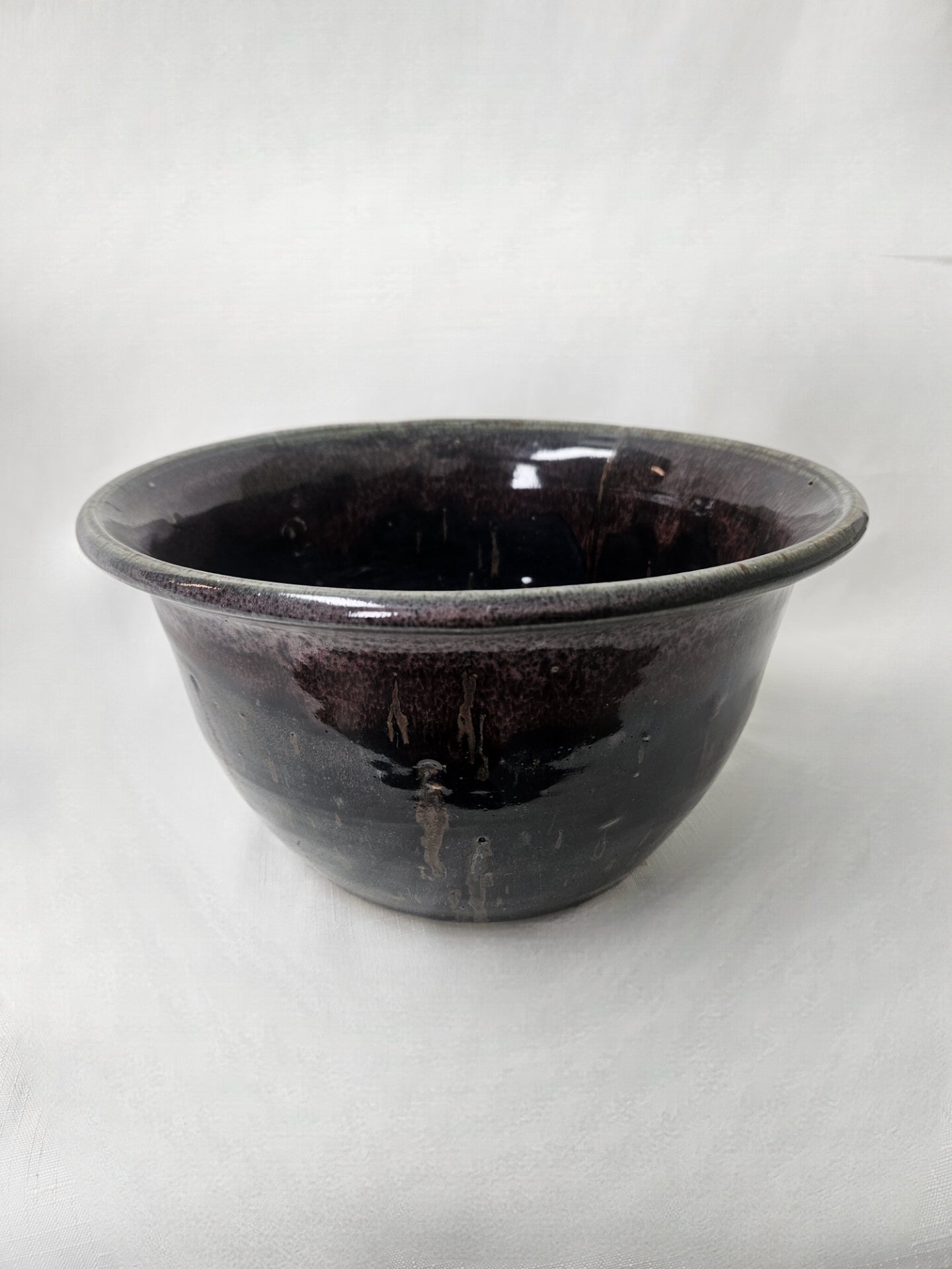 B86 - Large Black and Red Bowl